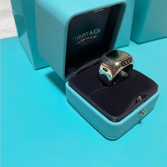 New, Tiffany & Co. Men’s 1837 Makers Trophy Signet Ring Silver and 18k gold - Picture 4 of 8